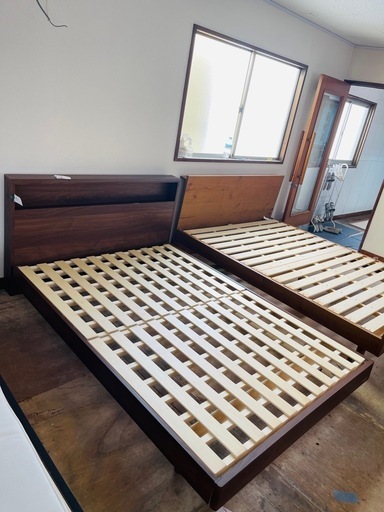 ダブルベッド(140cmX 200cm)