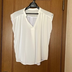 ⑥レディーストップス　差し上げます
