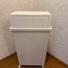 キャスター付き　ゴミ箱