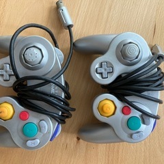 ゲームキューブコントローラー2個の画像