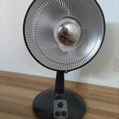 中古電気ヒーターと収納ボックス