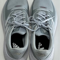 adidas スニーカー