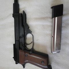 MGC M93R-AP固定スライドと東京マルイ ガバメントシリーズ70ガスブローバックのパーツの画像