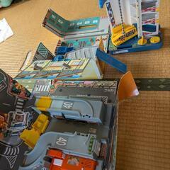 トミカ   玩具