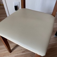 ダイニングチェアや化粧台などにの画像