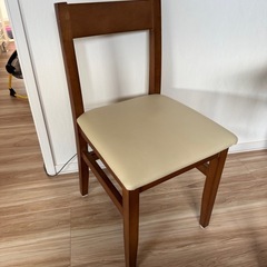 ダイニングチェアや化粧台などに