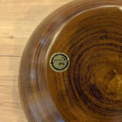 木製ボウルと皿のセットの画像
