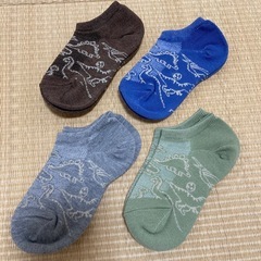 新品　恐竜柄　くつ下　4足セット