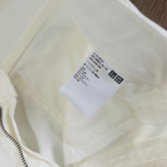 ユニクロ　パンツ　白の画像