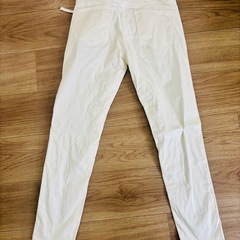 ユニクロ　パンツ　白の画像