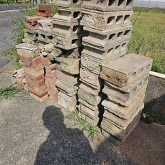 レンガ、コンクリートブロック、植木鉢