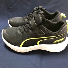 【美品】PUMAスニーカー　黒23cmの画像