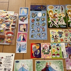 すみっこぐらしの塗り絵と色々シールの画像