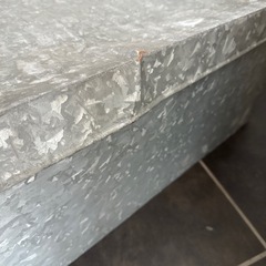 ブリキの衣装ケースの画像