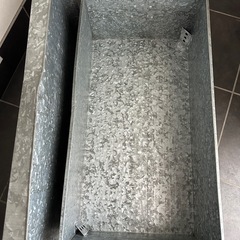 ブリキの衣装ケースの画像