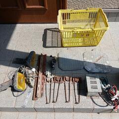 充電器　工具　釣竿の部品？　かご