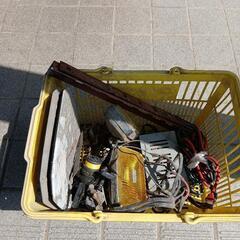 充電器　工具　釣竿の部品？　かごの画像