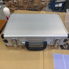 ジュラルミンケース アタッシュケース カギ付き ベルト付き