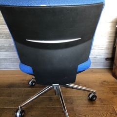 事務用のイスの画像