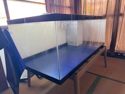 交渉中。アクリル水槽 1200.600.450