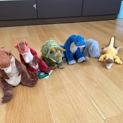 恐竜のぬいぐるみ