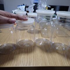 クワガタ幼虫飼育用　使用済みクリアボトル（フタつき　800ccを60本、1100ccボトルを28本　合計68本）無料で差し上げます！の画像