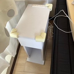 サイドテーブル