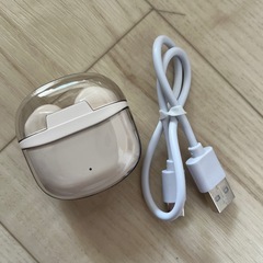 ワイヤレスイヤホン　クリアケース付き