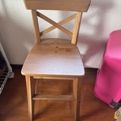 子供用椅子を差し上げます
