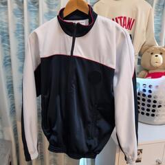 シンプルなスポーツ系ジャージ