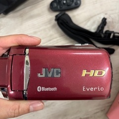 ビデオカメラと三脚のセット