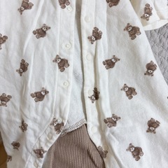 【未使用】バースデイ★クマさん柄半袖ロンパースカバーオール60-70cmの画像