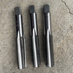 タップ3本セットとステンレス製クランプの画像