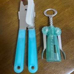 可愛い色合いの缶切りとワインオープナー🩷