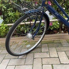 自転車　カゴ付き　変速ギア次　ブルー　青の画像