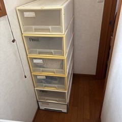 衣類コンテナー
