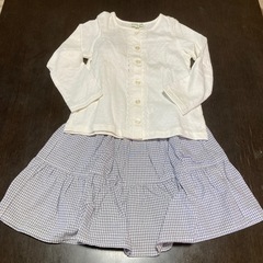 【新品タグ付き】3can4on ギンガムチェックワンピース&白のカーディガン　100サイズ　ギフト箱入り　の画像