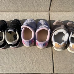 子供用シューズ