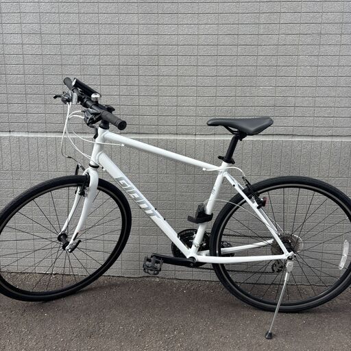 【美品】GIANT エスケープR3（2024）24速 クロスバイク M ホワイト