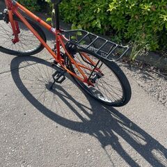 リサイクルショップどりーむ天保山店　No225 自転車　モトクロス　マウンテンバイク　BMX　赤とオレンジのグラデーションカラー　２４インチ　リアキャリア付きで便利♪　オシャレな街乗り自転車🎵の画像