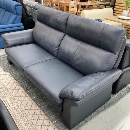 クラビエ　本革3人掛けソファー