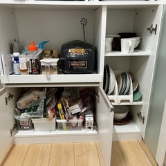 値下げ‼️レンジ台、食器棚　