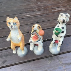 木の人形　犬と猫の画像