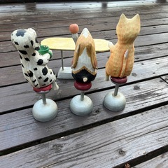 木の人形　犬と猫の画像