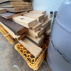 木材　多数　2 x4 コンパネの画像