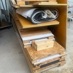 木材　多数　2 x4 コンパネの画像