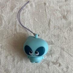 なにかのキャラクターのストラップ