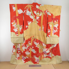 振袖 オレンジ色ｘ黄色ｘ白色 拍入り 刺繍入り 雲取りに竹と菊文...