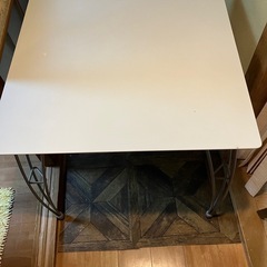 テーブル正方形
の画像