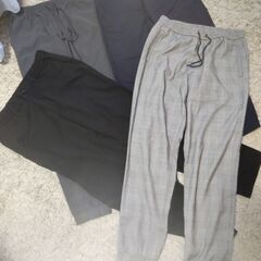 美品　GU　メンズ　キレイめパンツ4枚　黒、ダークグレイ、ネイビ...